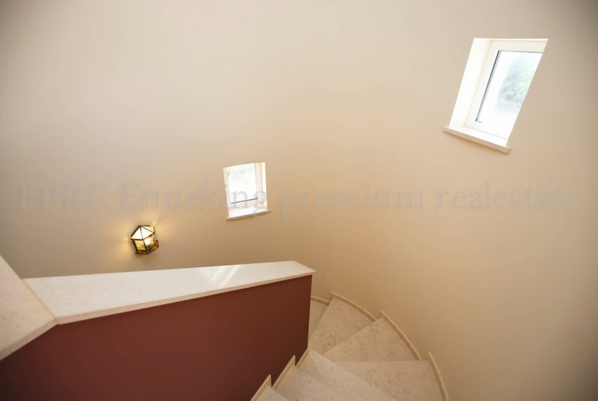 Spacious 5 Bedroom Villa quiet residential area, stairs, Enneking Real Estate