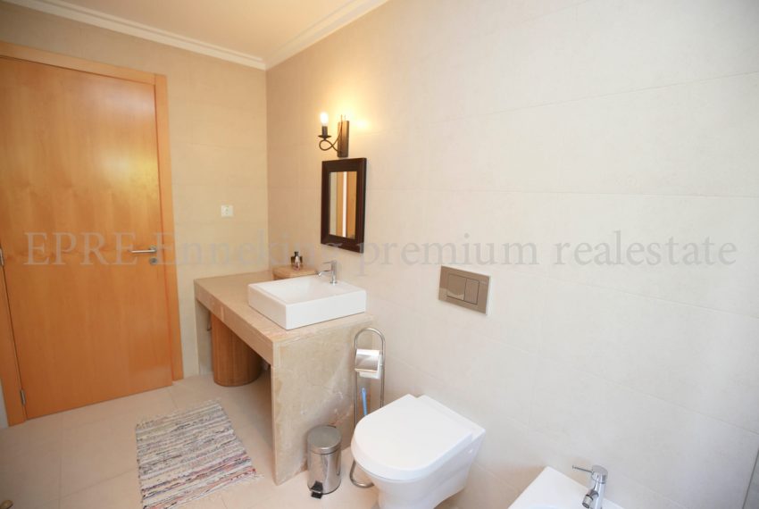 Spacious 5 Bedroom Villa quiet residential area, bathroom, Enneking Real Estate