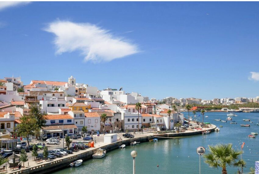 Harbour of Ferragudo copy