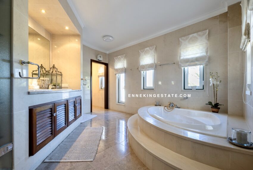 Bathroom Oceanfront Villa Carvoeiro Algarve